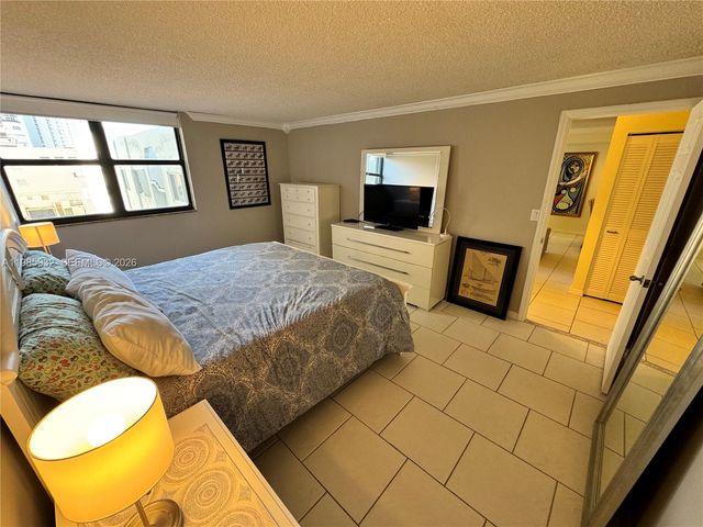 2625 Collins Ave 320, Miami Beach, FL 33140