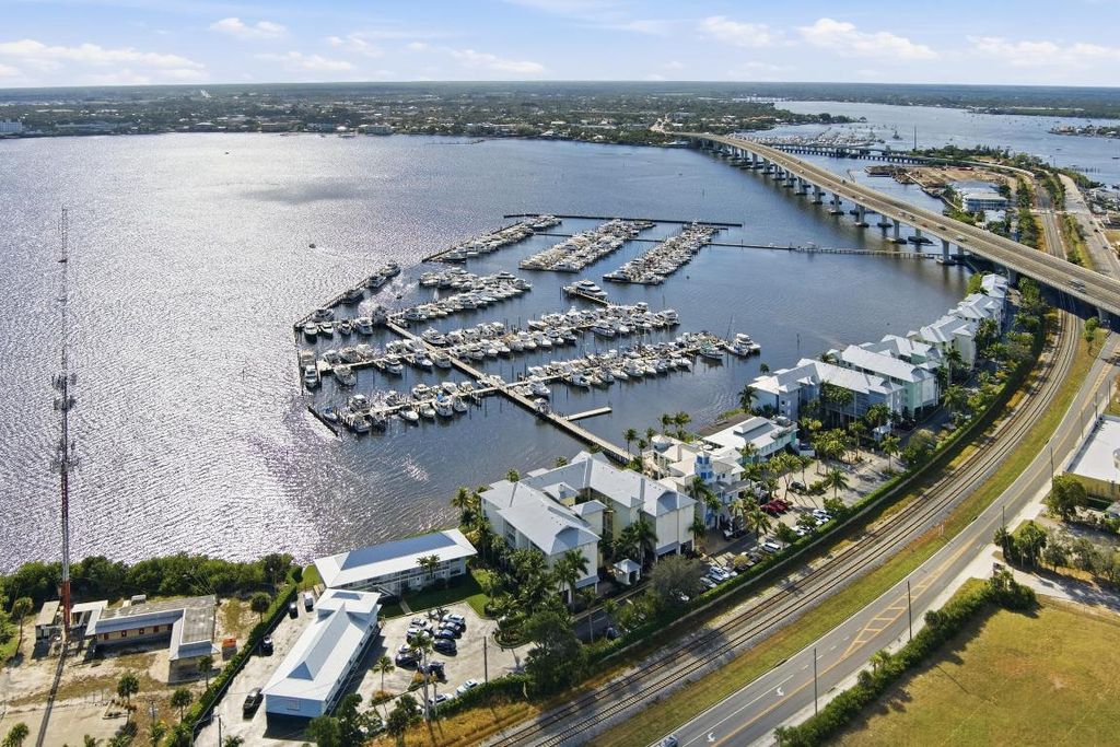 975 NW Flagler Avenue 307, Stuart, FL 34994