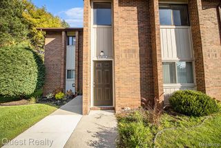 33855 Pondview Circle, Livonia, MI 48152