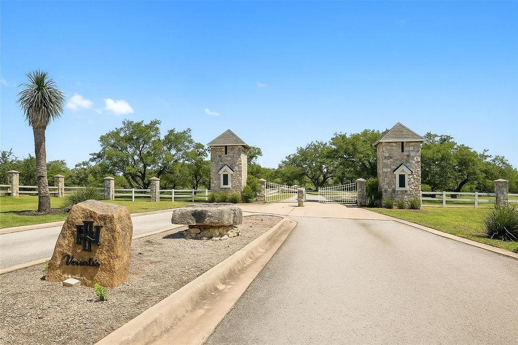 831 Hidden Creek DR, Dripping Springs, TX 78620