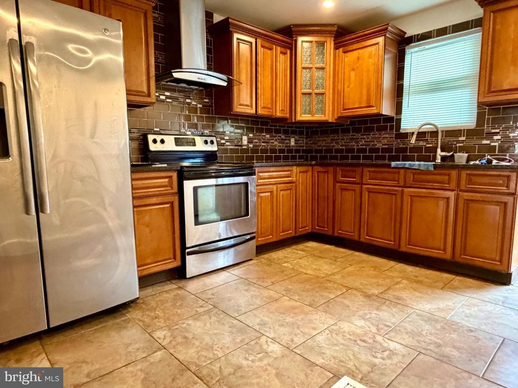 2637 N ORIANNA ST, PHILADELPHIA, PA 19133 — photo 2