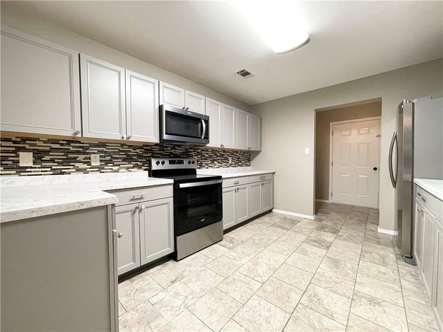 617 S Greenwich Avenue, Russellville, AR 72801