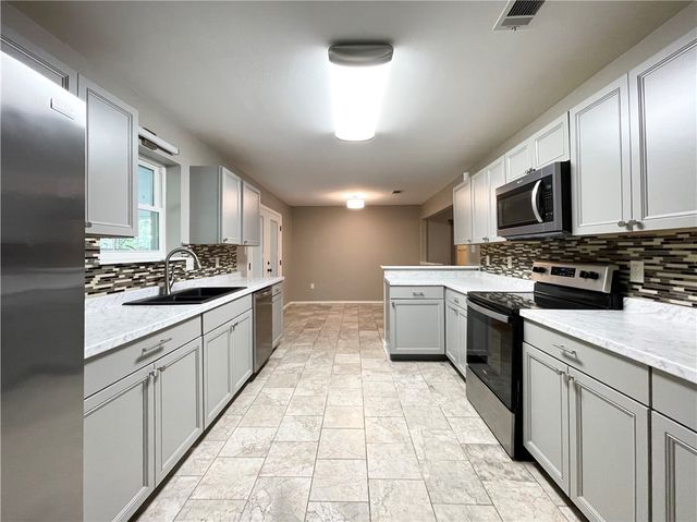 617 S Greenwich Avenue, Russellville, AR 72801