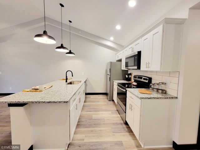 914 Katelyn Circle NE, Montgomery, MN 56069