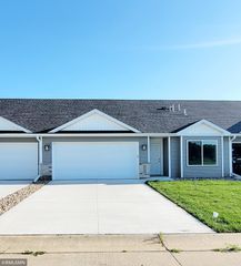 914 Katelyn Circle NE, Montgomery, MN 56069