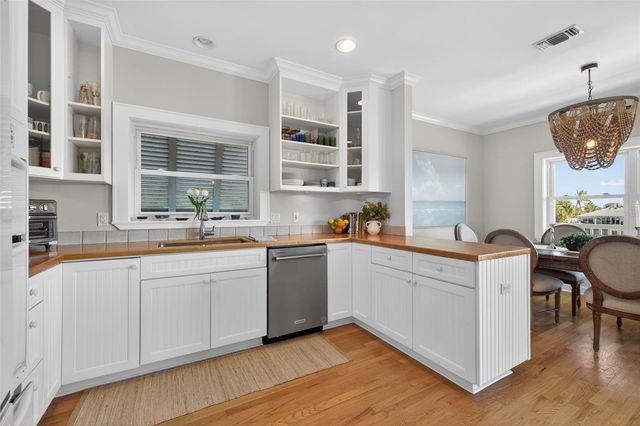 2503 PASS A GRILLE WAY, St Pete Beach, FL 33706