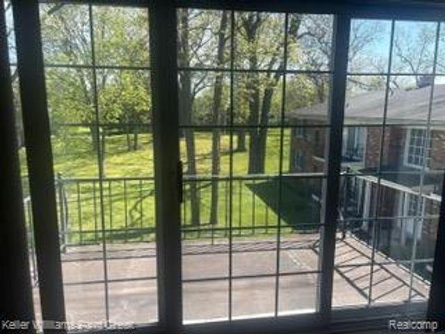 433 Fox Hills Drive S 5, Bloomfield Hills, MI 48304