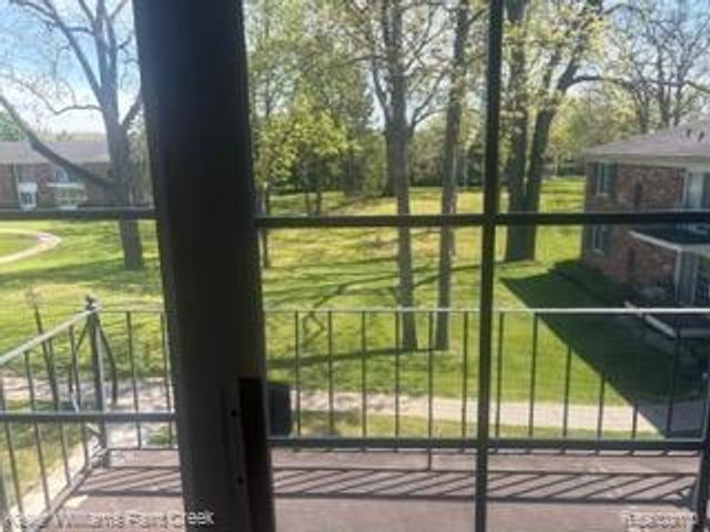 433 Fox Hills Drive S 5, Bloomfield Hills, MI 48304