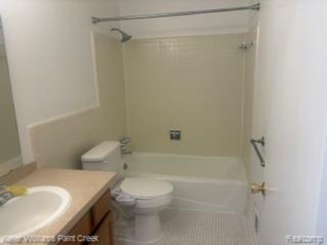 433 Fox Hills Drive S 5, Bloomfield Hills, MI 48304