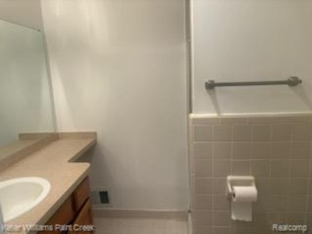 433 Fox Hills Drive S 5, Bloomfield Hills, MI 48304