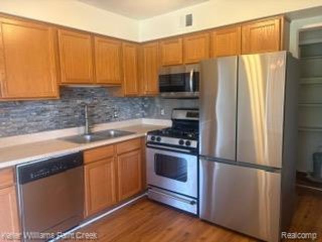 433 Fox Hills Drive S 5, Bloomfield Hills, MI 48304