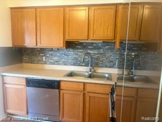 433 Fox Hills Drive S 5, Bloomfield Hills, MI 48304