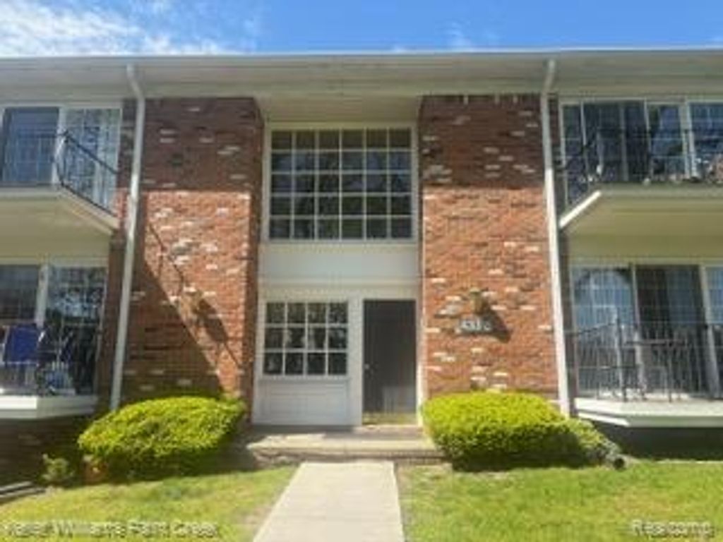 433 Fox Hills Drive S 5, Bloomfield Hills, MI 48304