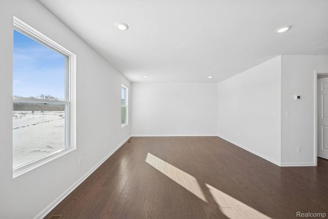 418 Hidden River W, Holly Township, MI 48442