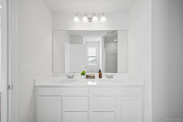 418 Hidden River W, Holly Township, MI 48442