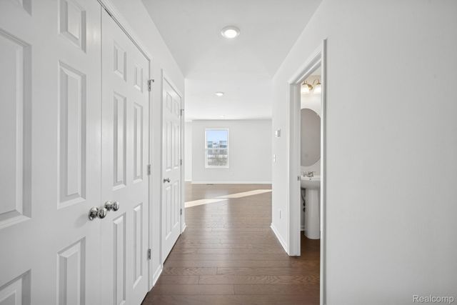 418 Hidden River W, Holly Township, MI 48442