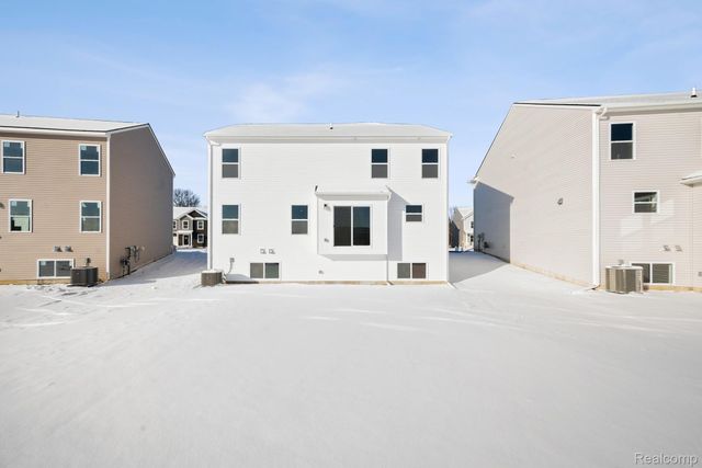 418 Hidden River W, Holly Township, MI 48442