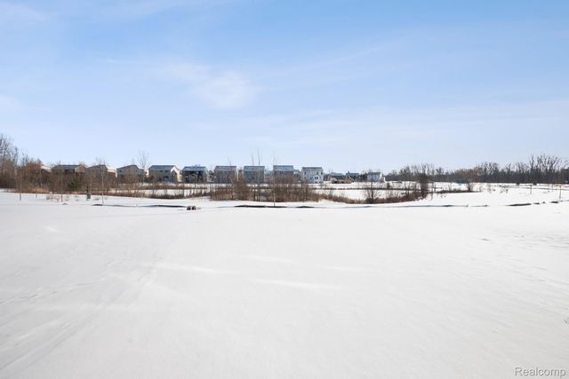 418 Hidden River W, Holly Township, MI 48442