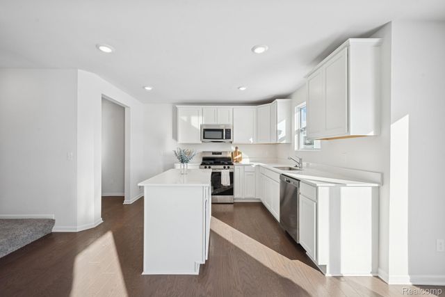 418 Hidden River W, Holly Township, MI 48442