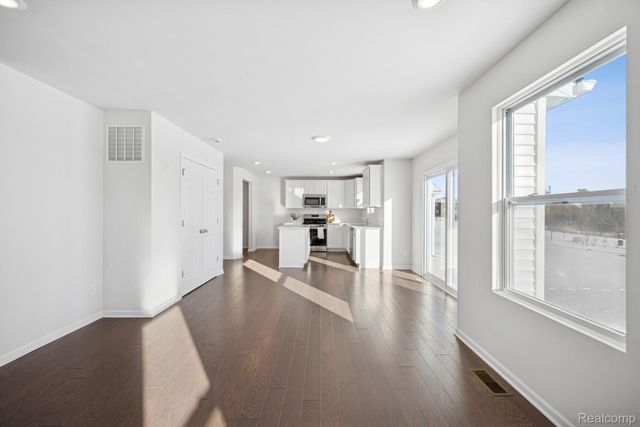 418 Hidden River W, Holly Township, MI 48442