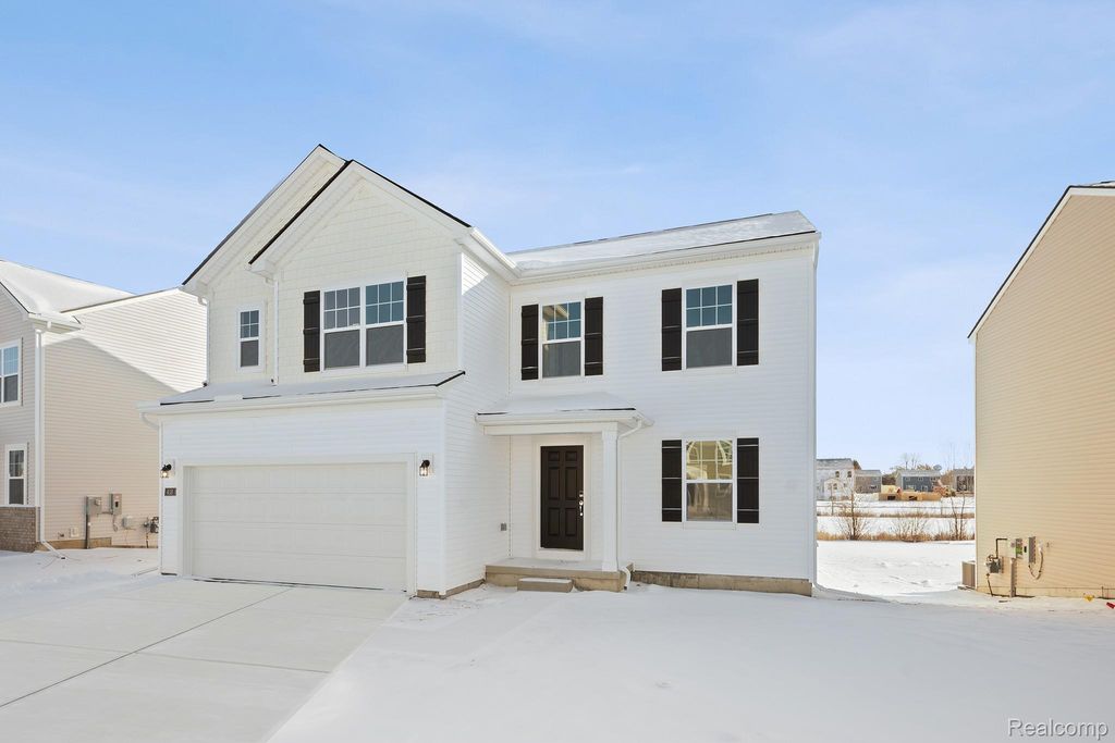 418 Hidden River W, Holly Township, MI 48442