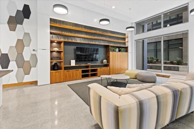 321 10th Ave 1005, San Diego, CA 92101