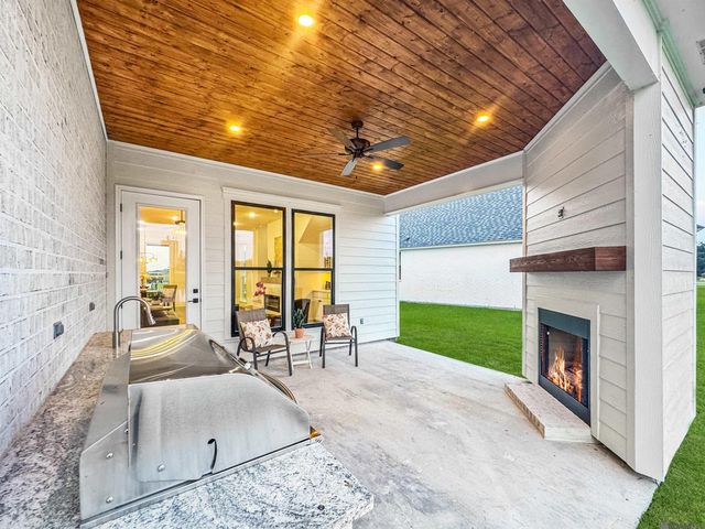 39551 Hernando De Soto Dr, Darrow, LA 70725