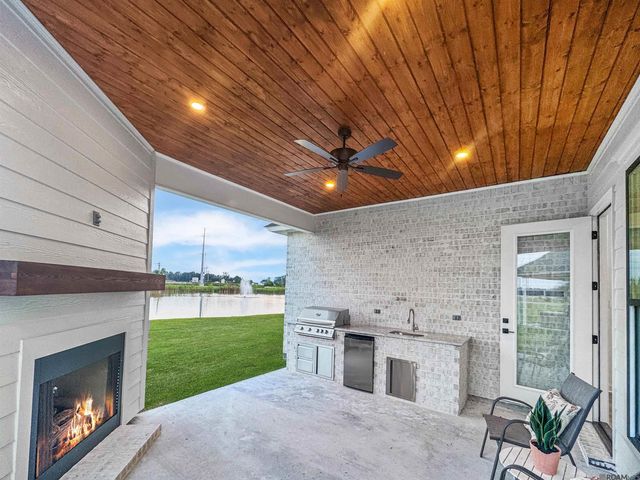 39551 Hernando De Soto Dr, Darrow, LA 70725