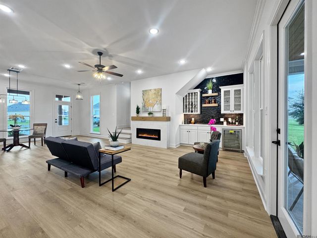 39551 Hernando De Soto Dr, Darrow, LA 70725
