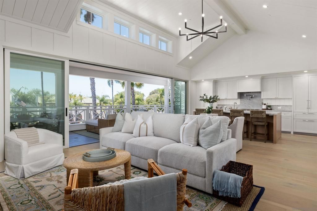 Image 1 of property listing at 747 Orange Ave 302, Coronado, CA 92118