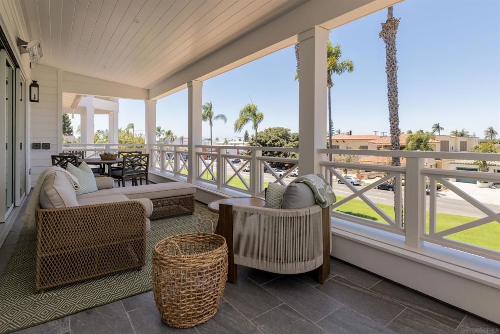 Image 5 of property listing at 747 Orange Ave 302, Coronado, CA 92118