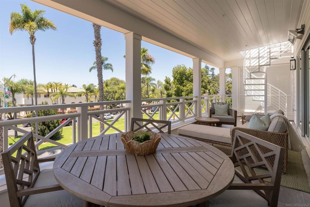 Image 6 of property listing at 747 Orange Ave 302, Coronado, CA 92118