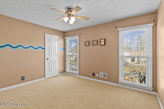 11716 Robinlynn Ln, Louisville, KY 40243