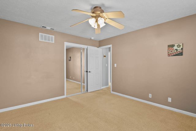 11716 Robinlynn Ln, Louisville, KY 40243