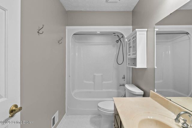 11716 Robinlynn Ln, Louisville, KY 40243