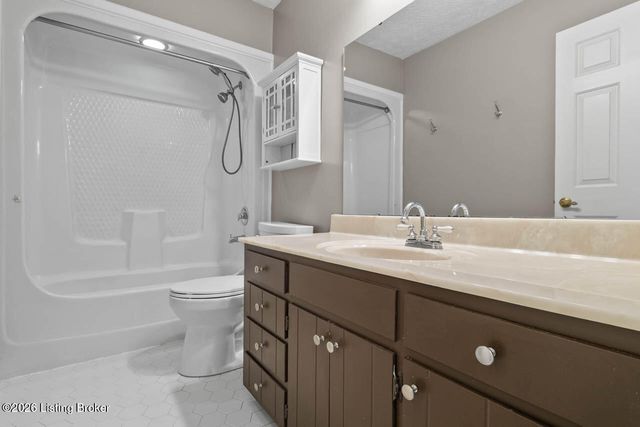 11716 Robinlynn Ln, Louisville, KY 40243