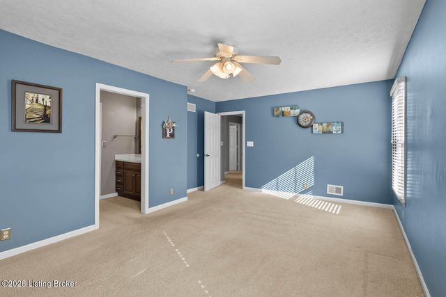 11716 Robinlynn Ln, Louisville, KY 40243