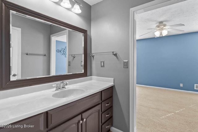 11716 Robinlynn Ln, Louisville, KY 40243