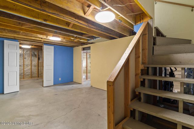 11716 Robinlynn Ln, Louisville, KY 40243