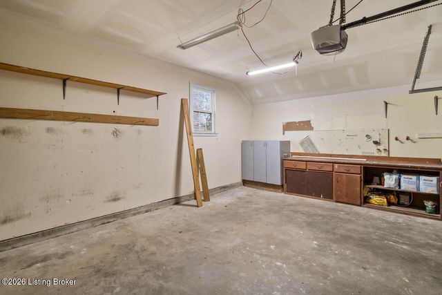 11716 Robinlynn Ln, Louisville, KY 40243