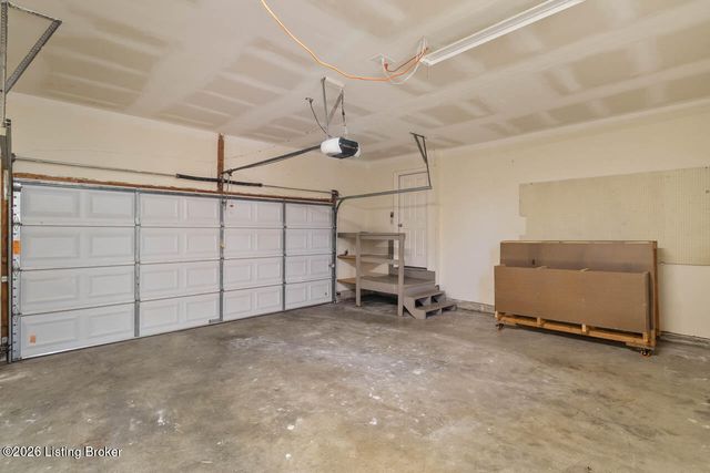 11716 Robinlynn Ln, Louisville, KY 40243