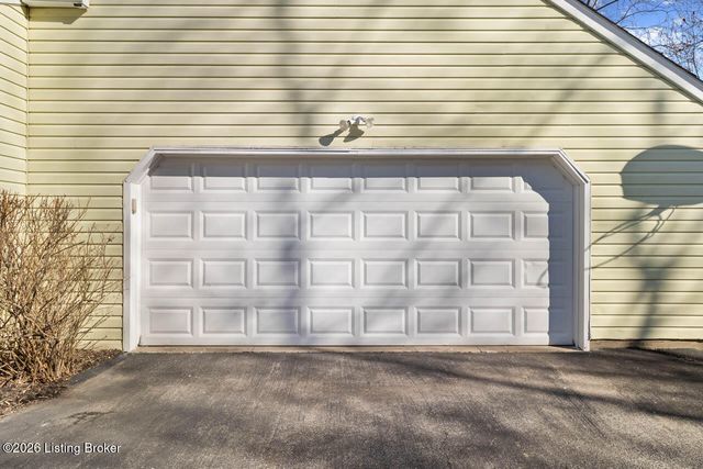 11716 Robinlynn Ln, Louisville, KY 40243