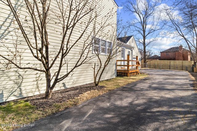 11716 Robinlynn Ln, Louisville, KY 40243