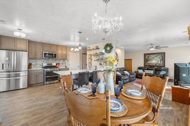 89 Wyoming Autumn Road NE, Rio Rancho, NM 87124