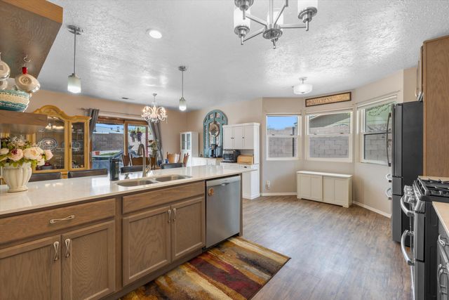 89 Wyoming Autumn Road NE, Rio Rancho, NM 87124