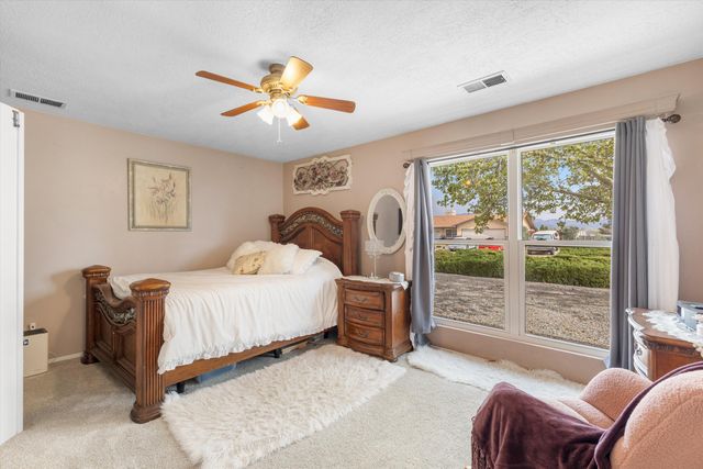 89 Wyoming Autumn Road NE, Rio Rancho, NM 87124