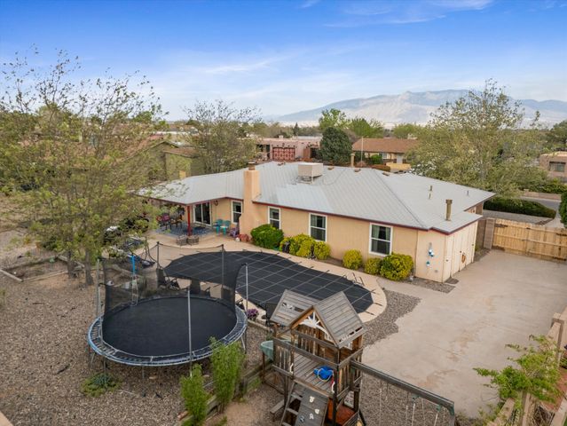 89 Wyoming Autumn Road NE, Rio Rancho, NM 87124