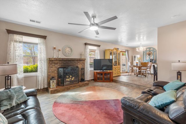 89 Wyoming Autumn Road NE, Rio Rancho, NM 87124