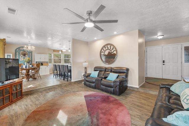 89 Wyoming Autumn Road NE, Rio Rancho, NM 87124