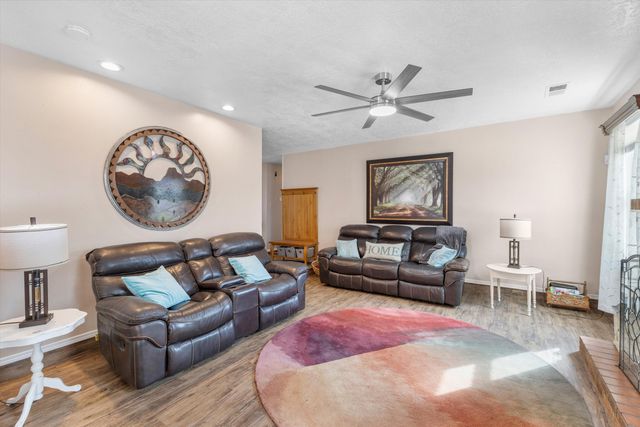 89 Wyoming Autumn Road NE, Rio Rancho, NM 87124